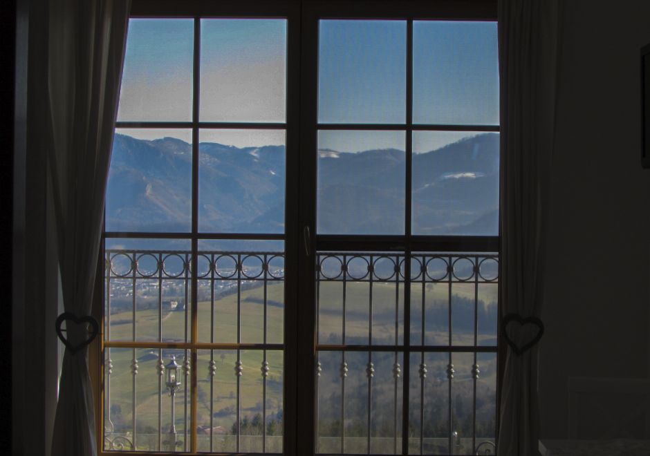 Schobersteinzimmer am Hochhubergut - Blick aus großem Fenster