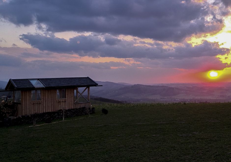 Hochhubergut Hüttentraum bei Sonnenuntergang