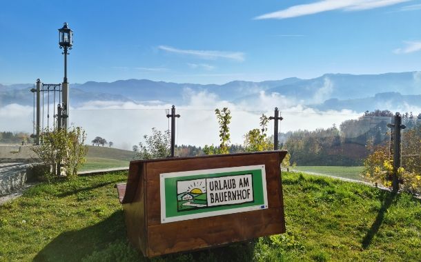 Hochhubergut Liege mit Panoramablick