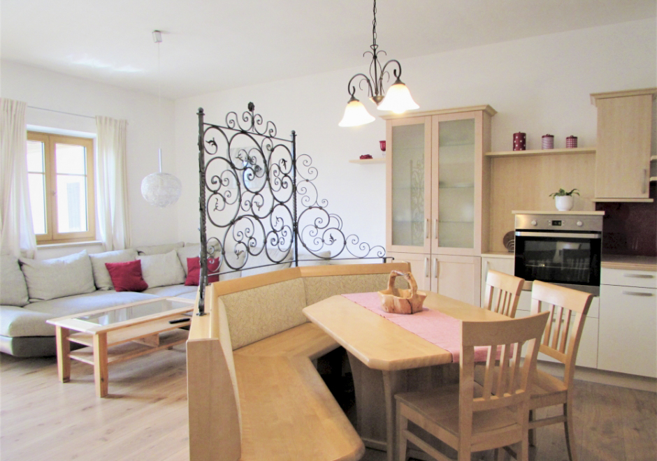 Hochhubergut Ferienwohnung Traunsteinblick Wohn-/Essbereich